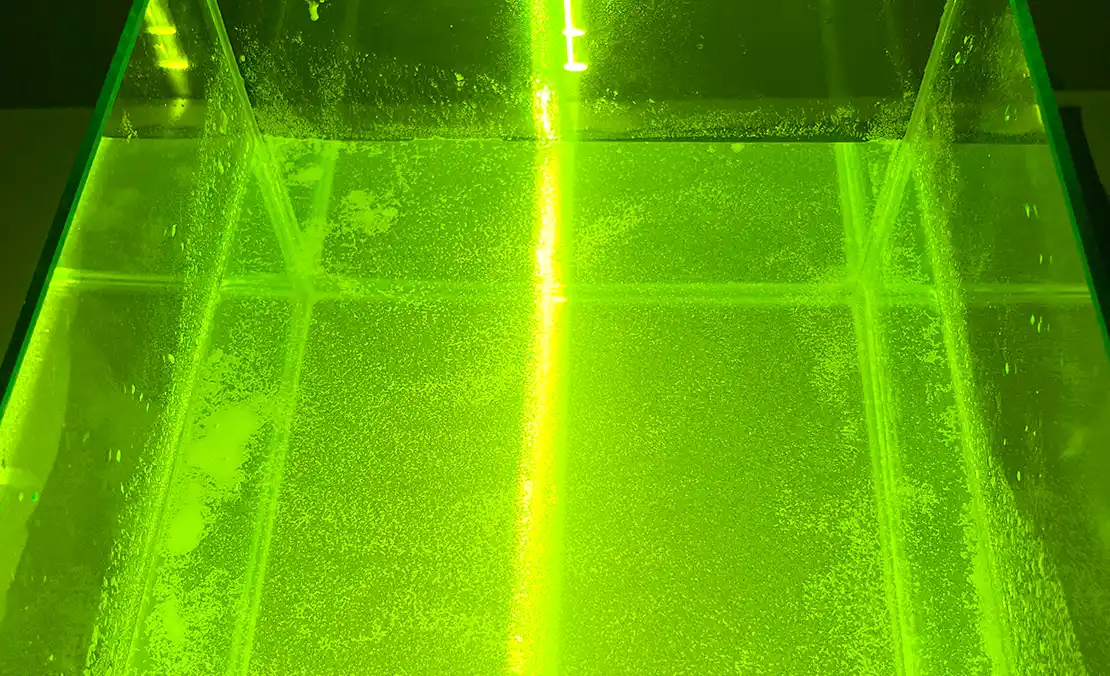 Lumino-Yellowで液相の断面を可視化