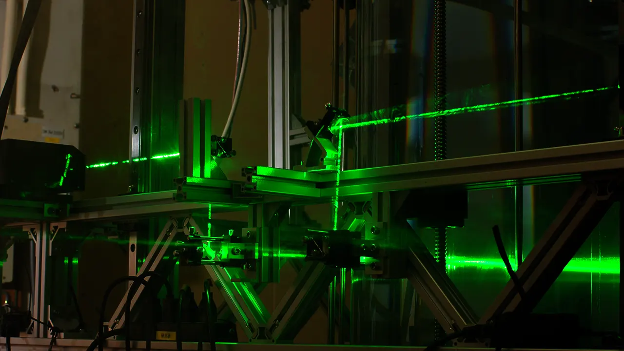 レーザーとは_固体レーザー