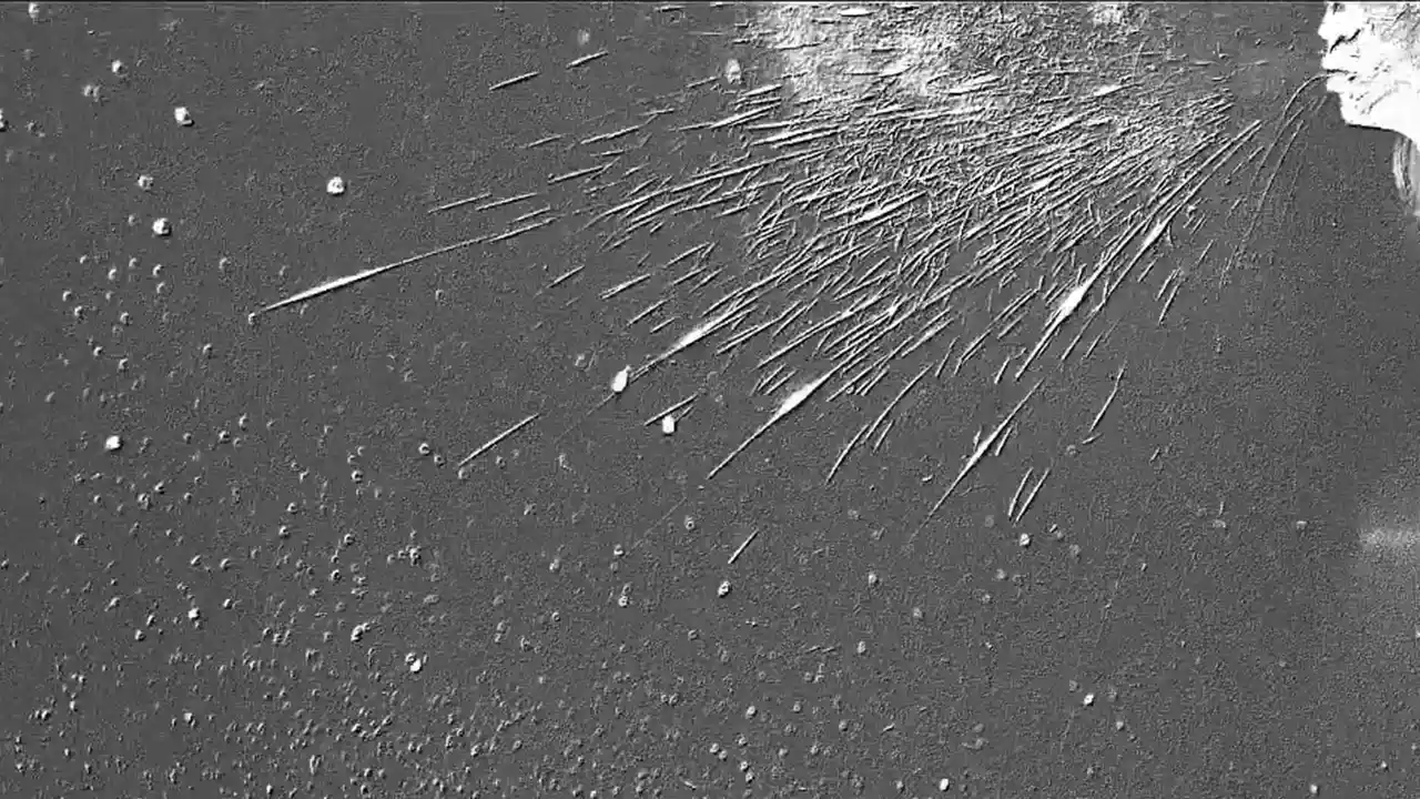 飛沫・エアロゾルの可視化_くしゃみの飛沫を可視化した画像