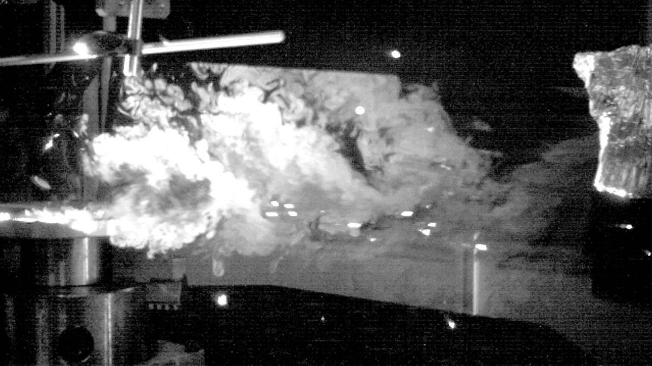 溶接ヒュームとは_レーザーシートによるヒュームの可視化
